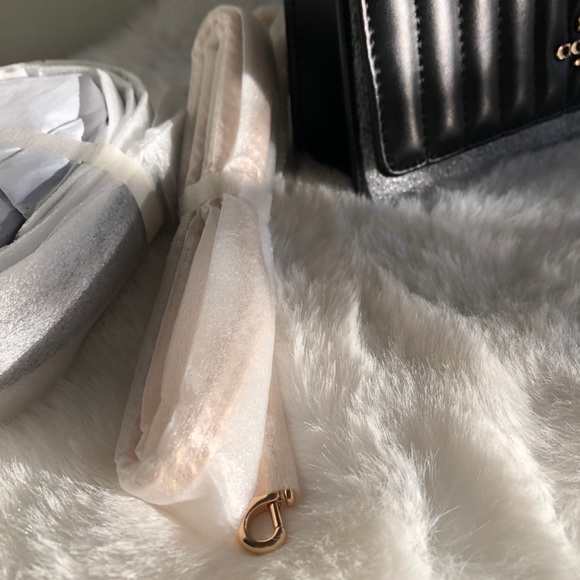 COACH Linear Quilting Belt/Crossbody with chain - Picture 16 of 16